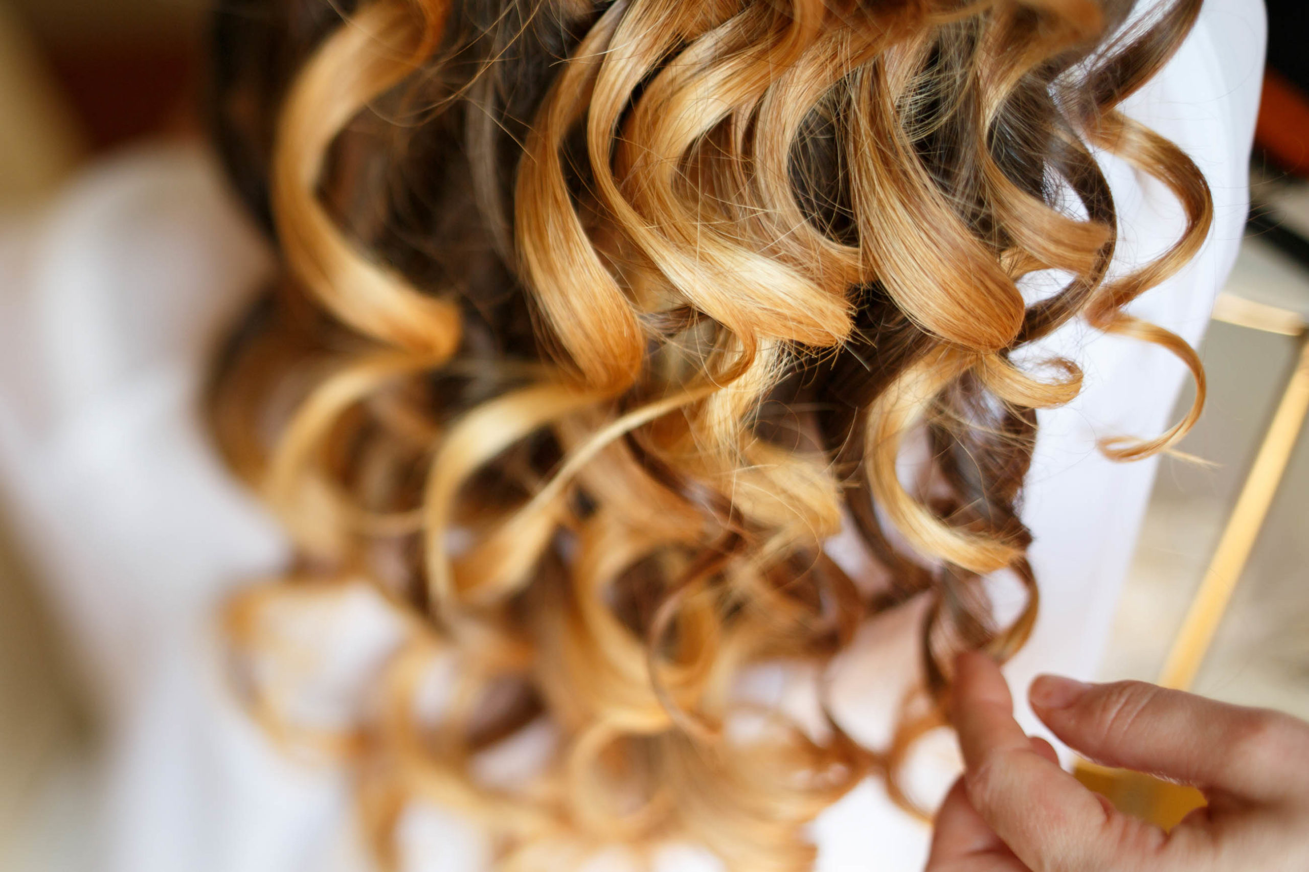 fashion stylish curling hairstyle for luxury bride